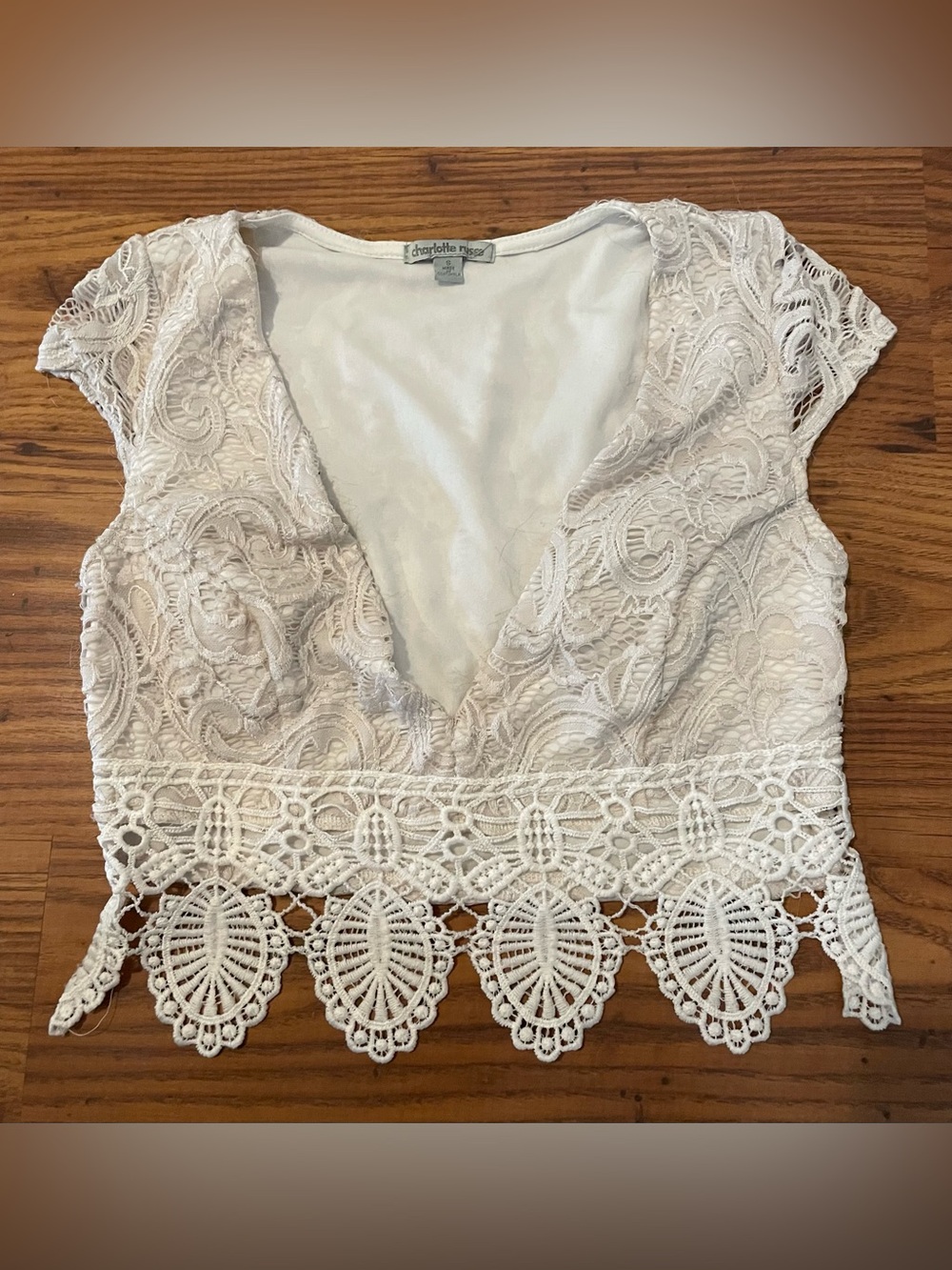 Charlotte Russe White Lace V-Neck Cropped Top with Scalloped Trim Small